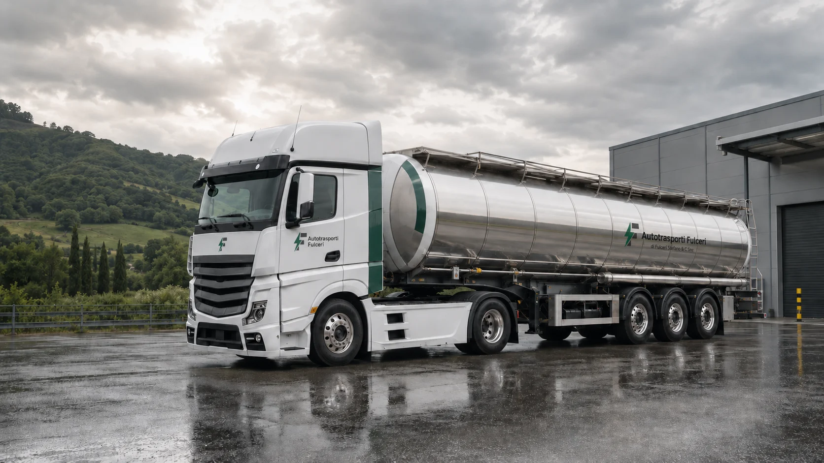 Bilico con semirimorchio cisterna per il trasporto di rifiuti liquidi e fangosi